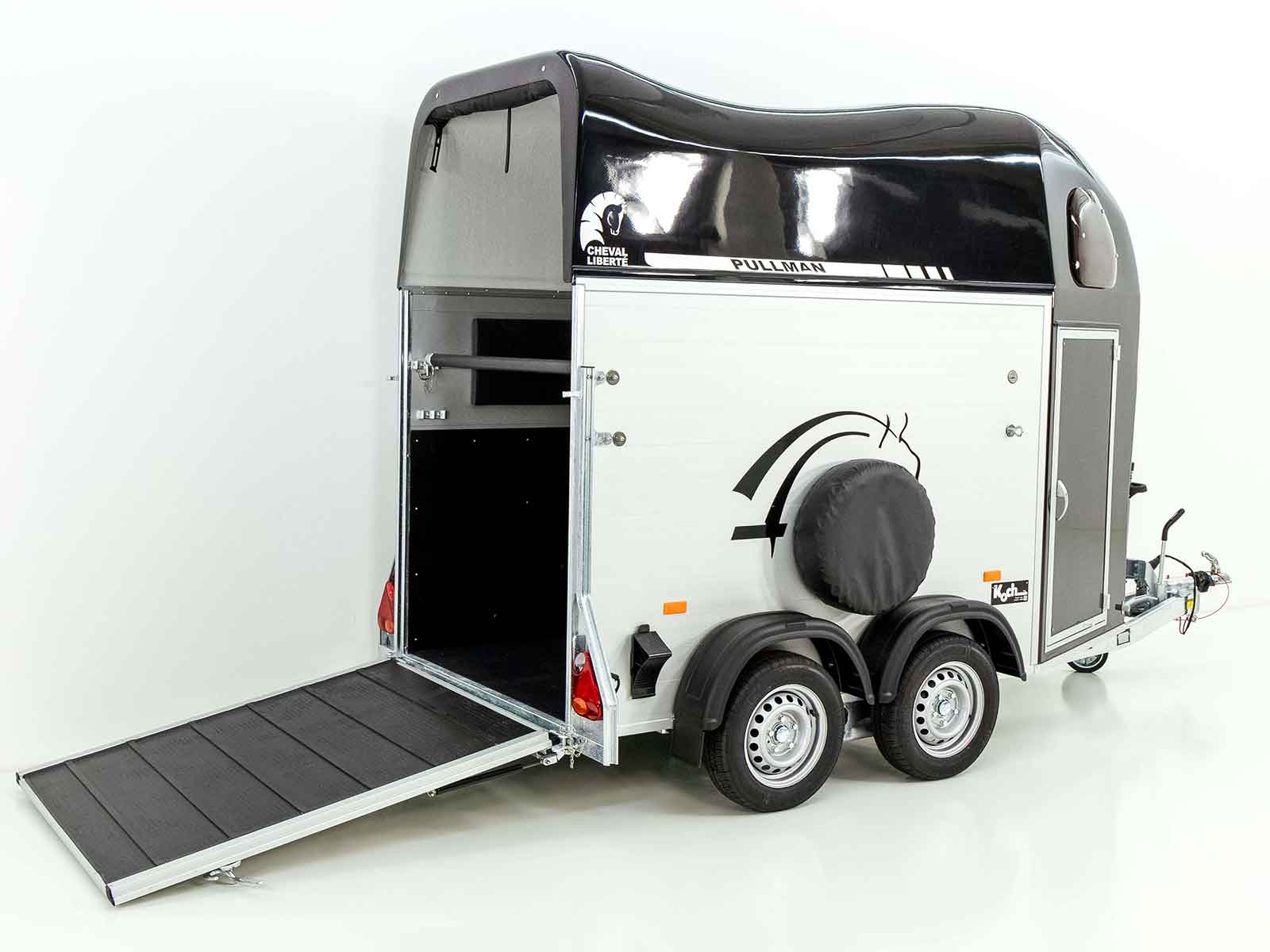 Cheval Liberte Pferdeanhänger GOLD One 1,5er | Pullman-Fahrwerk | schwarz-Neu