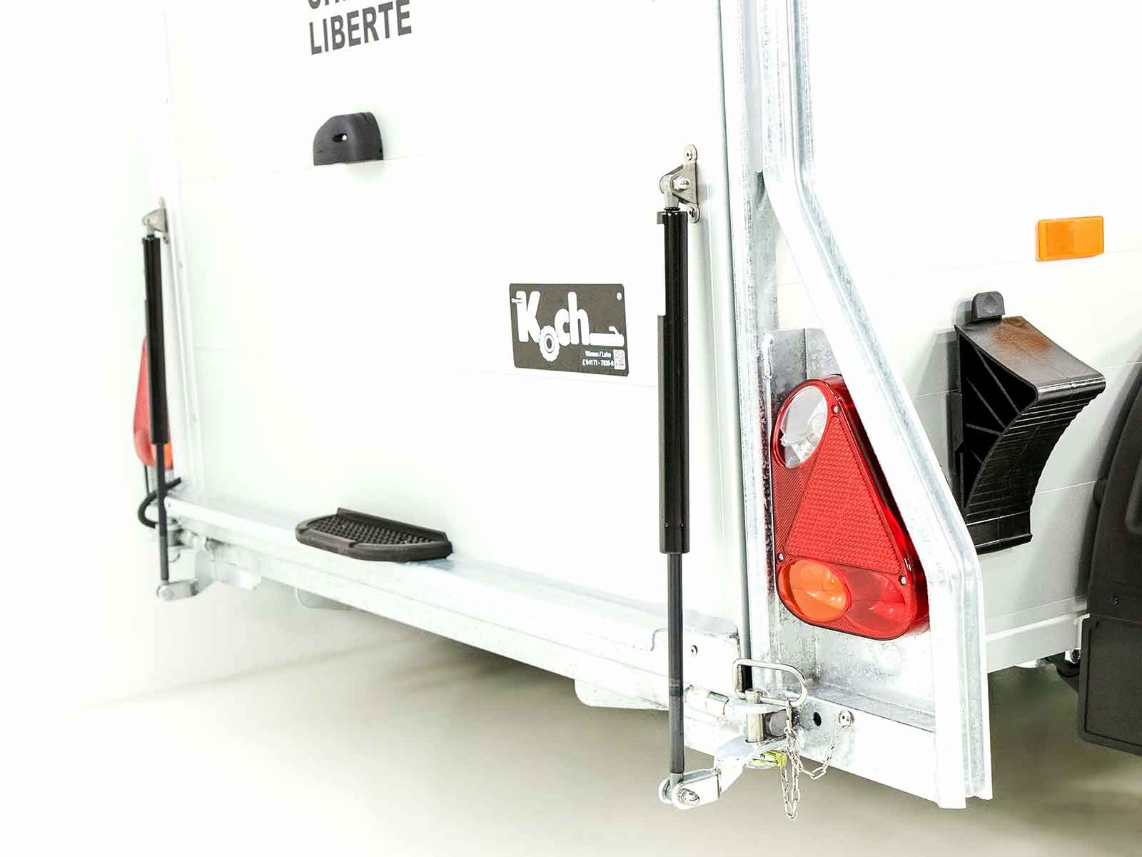 Cheval Liberte Pferdeanhänger GOLD One 1,5er | Pullman-Fahrwerk | schwarz-Neu