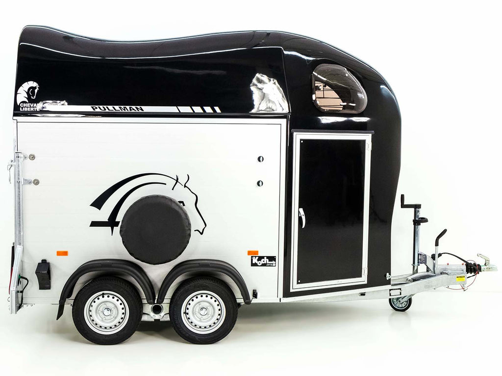 Cheval Liberte Pferdeanhänger GOLD One 1,5er | Pullmann-Fahrwerk | Sattelkammer | schwarz-Neu