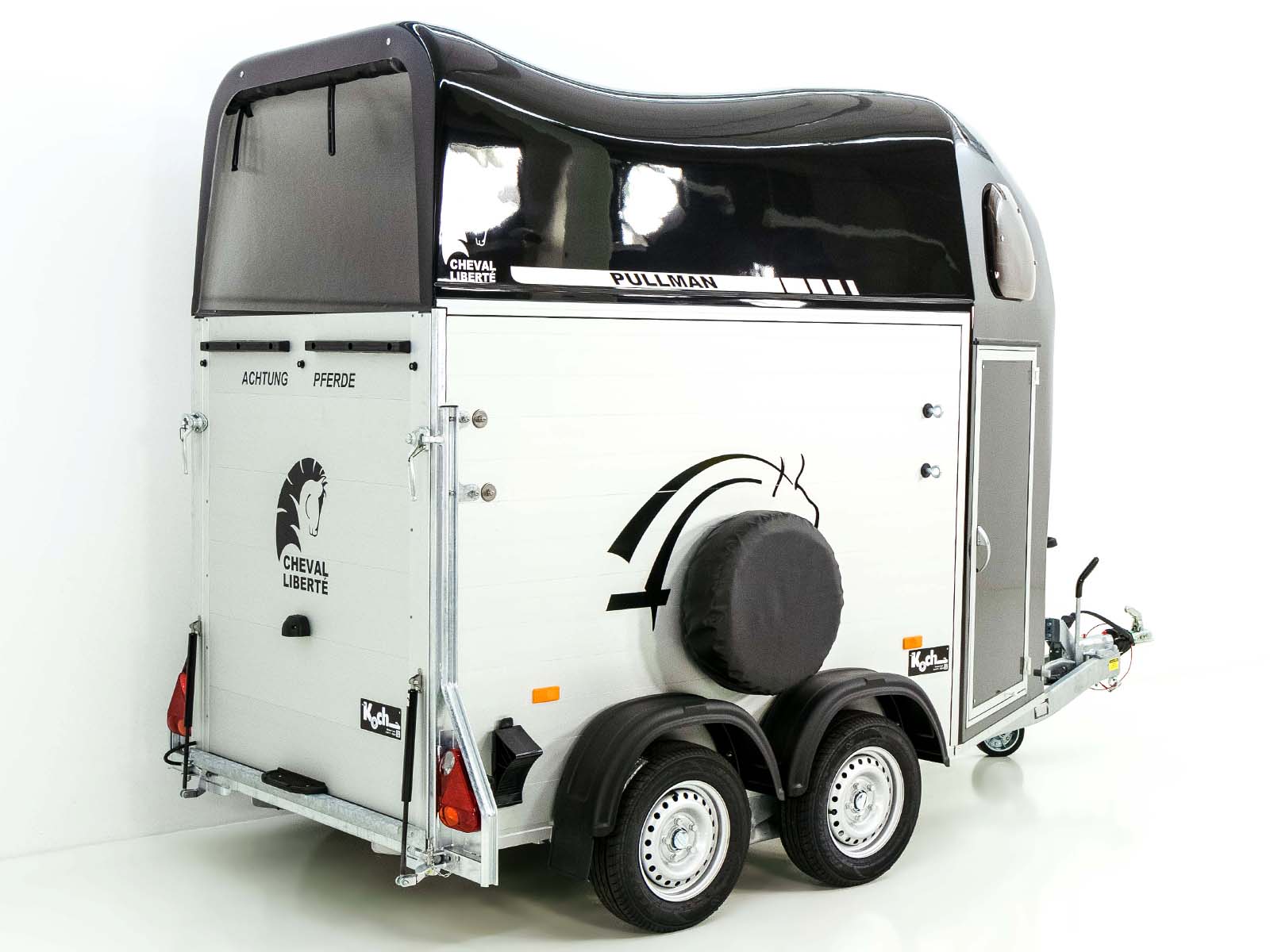 Cheval Liberte Pferdeanhänger GOLD One 1,5er | Pullmann-Fahrwerk | Sattelkammer | schwarz-Neu