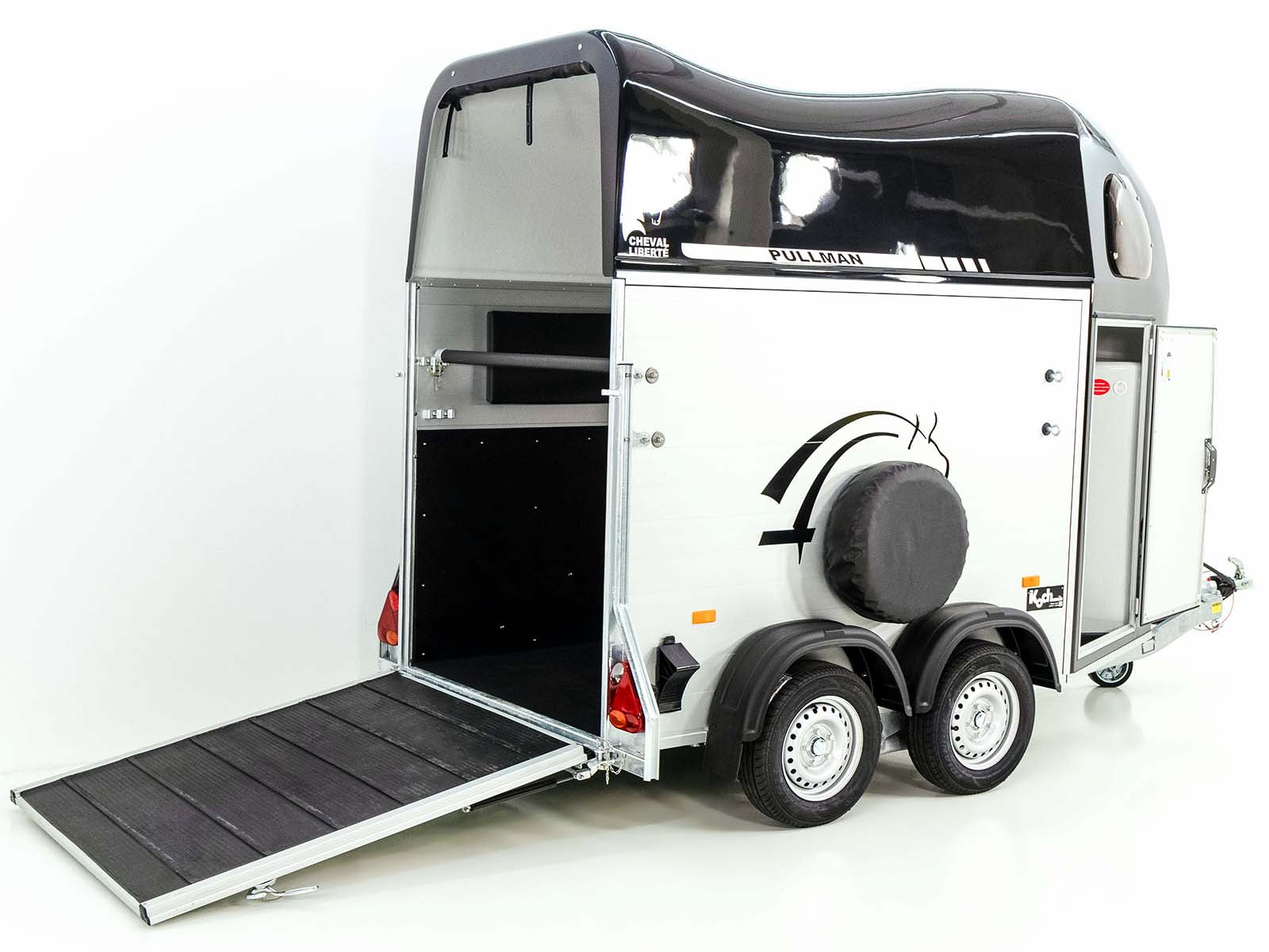 Cheval Liberte Pferdeanhänger GOLD One 1,5er | Pullmann-Fahrwerk | Sattelkammer | schwarz-Neu