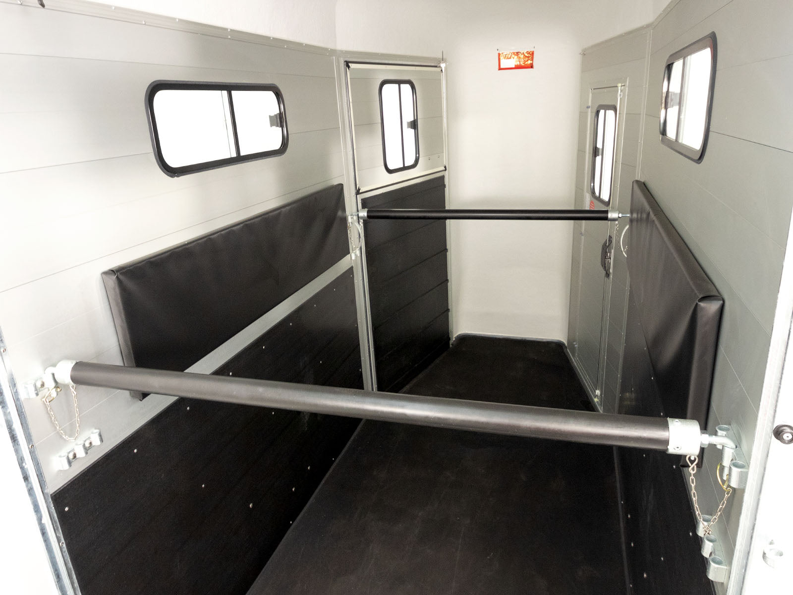 Cheval Liberte Pferdeanhänger Touring One 1,5er | Pullman-Fahrwerk | Frontausstieg