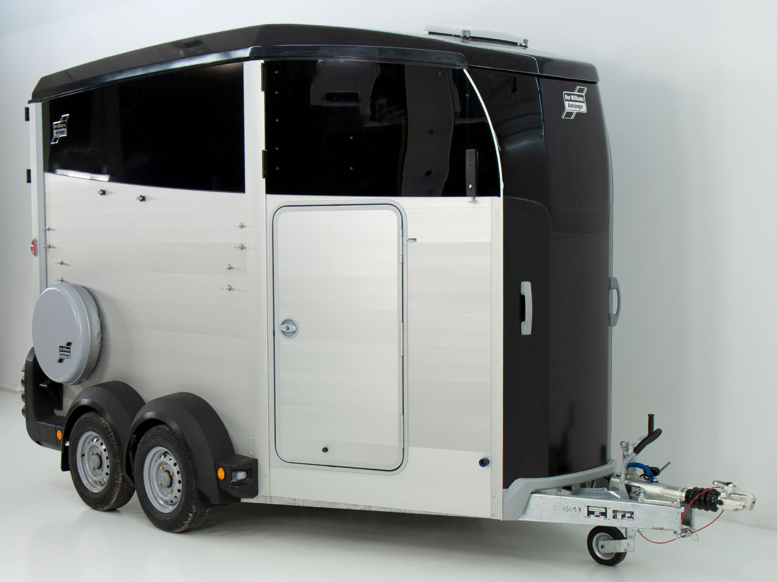 Ifor Williams Pferdeanhänger HBX 506 | Sattelkammer | Neues Modell