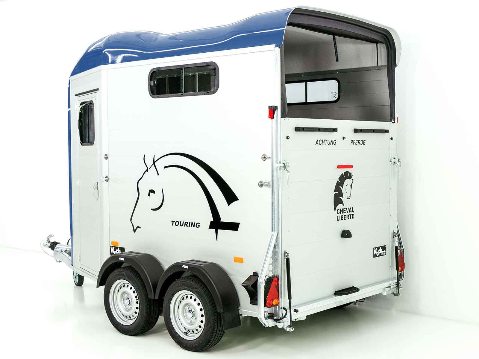 Cheval Liberte Pferdeanhänger Touring Jumping | Pullman-Fahrwerk | Sattelkammer