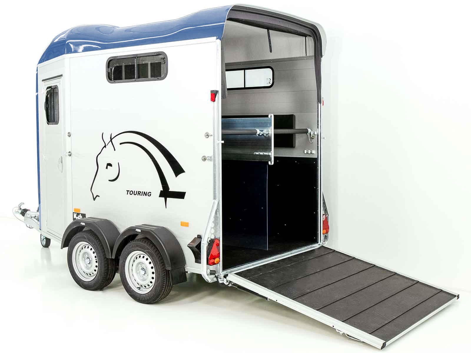 Cheval Liberte Pferdeanhänger Touring Jumping | Pullman-Fahrwerk | Sattelkammer