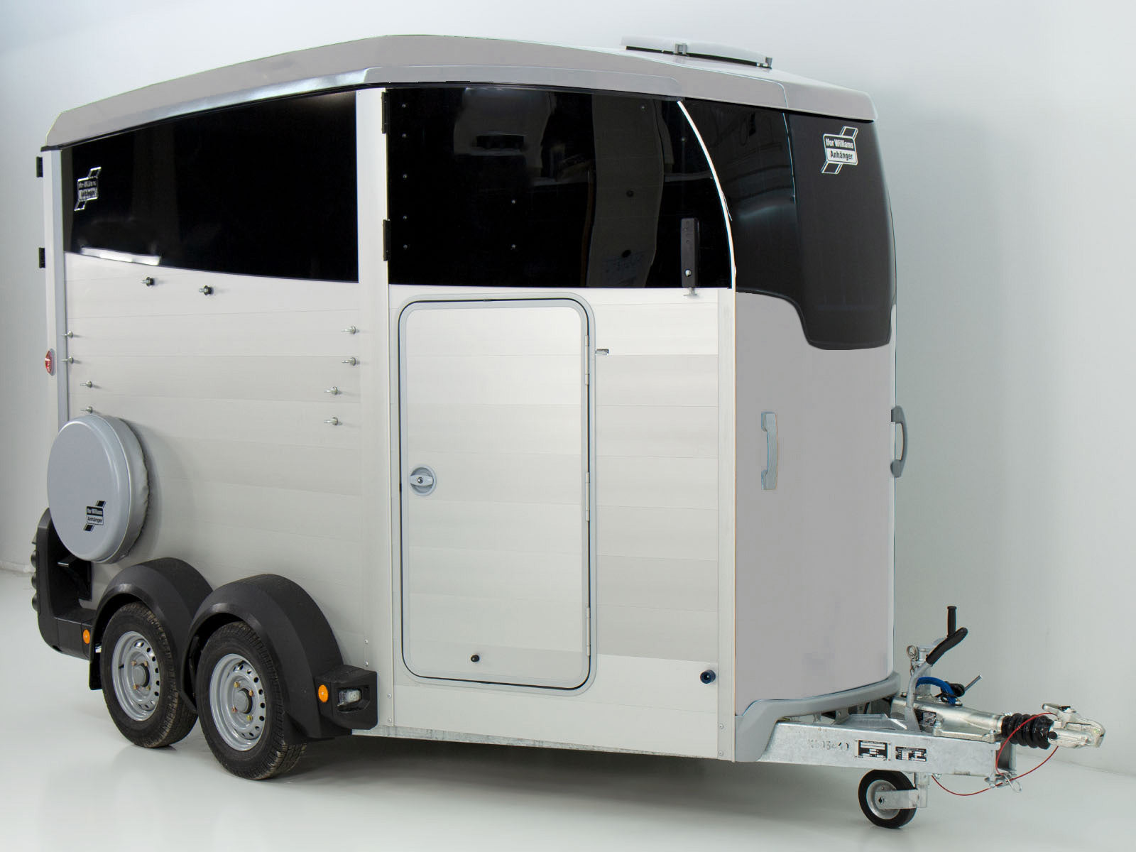 Ifor Williams Pferdeanhänger HBX 506 | Sattelkammer | Neues Modell
