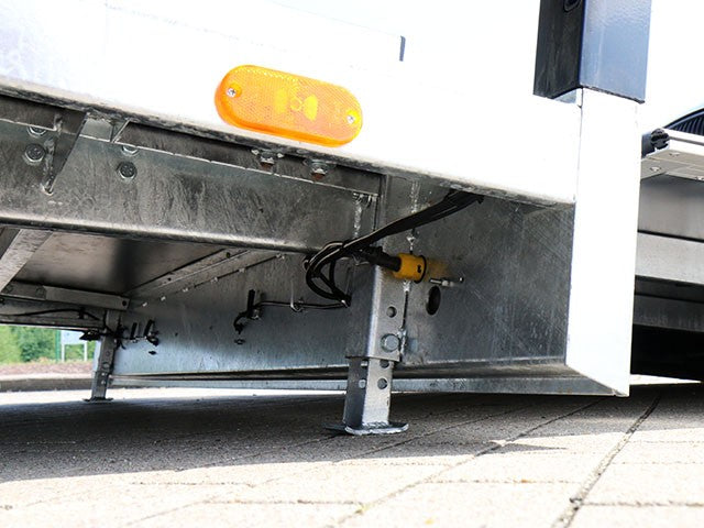 Vezeko Autotrailer Cargo Race Master 230×550 cm H210 cm 3,5t | E-Winde | silber-Neu