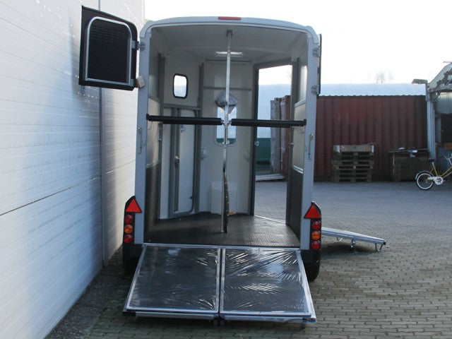 Ifor Williams Pferdeanhänger HB506| Frontausstieg | Klappenkombi|  Schwarz-Neu