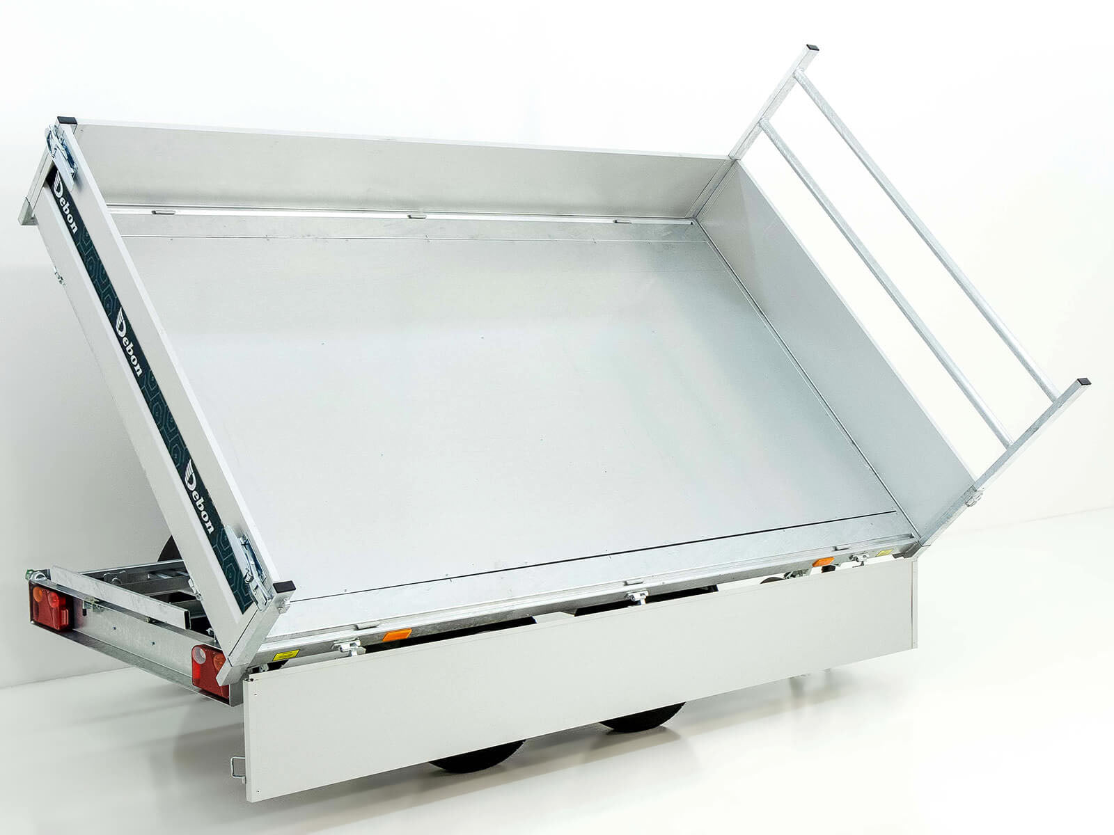 Debon Dreiseitenkipper 180×306 2,6t | E-Pumpe | Rampen | Stützen-Neu