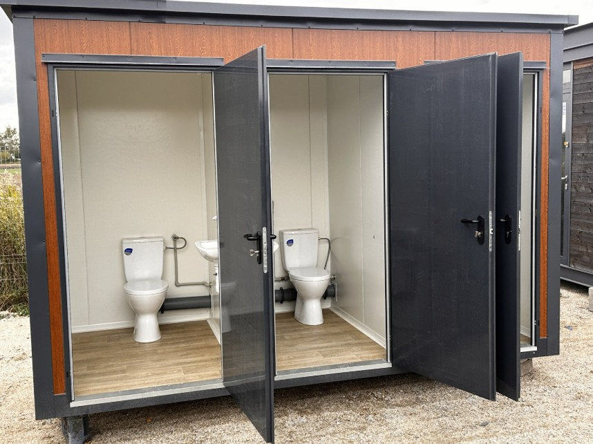 Neuer Sanitärpavillon – 3 Separate Kabinen, WC, Urinal, Waschbecken