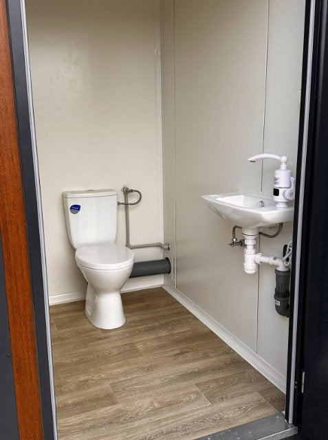 Neuer Sanitärpavillon – 3 Separate Kabinen, WC, Urinal, Waschbecken