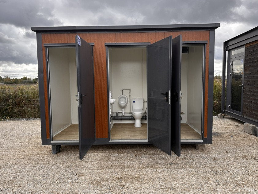 Neuer Sanitärpavillon – 3 Separate Kabinen, WC, Urinal, Waschbecken