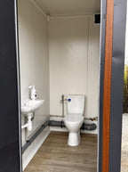 Neuer Sanitärpavillon – 3 Separate Kabinen, WC, Urinal, Waschbecken