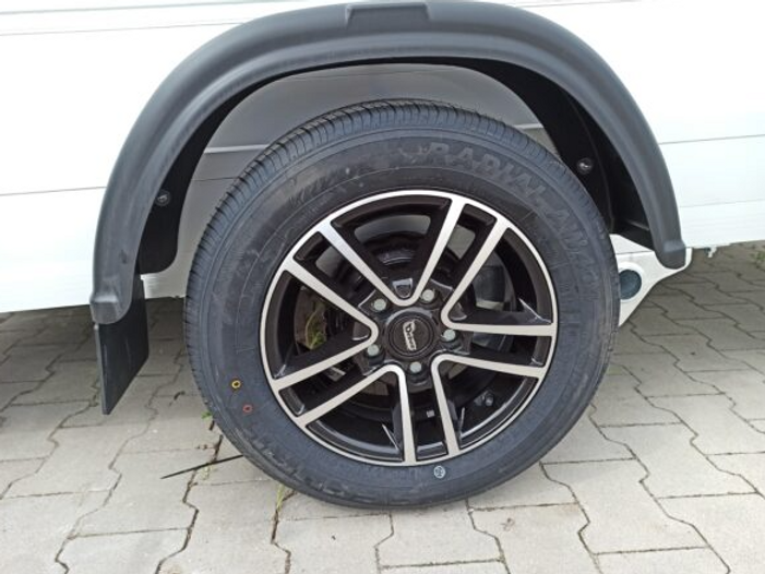 Debon Cargo 1300 Anhänger mit Hecktüren