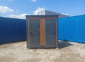 Doppel-Sanitärcontainer – 2 Unabhängige Kabinen, WC, Waschbecken & Boiler