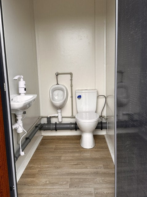 Neuer Sanitärpavillon – 3 Separate Kabinen, WC, Urinal, Waschbecken