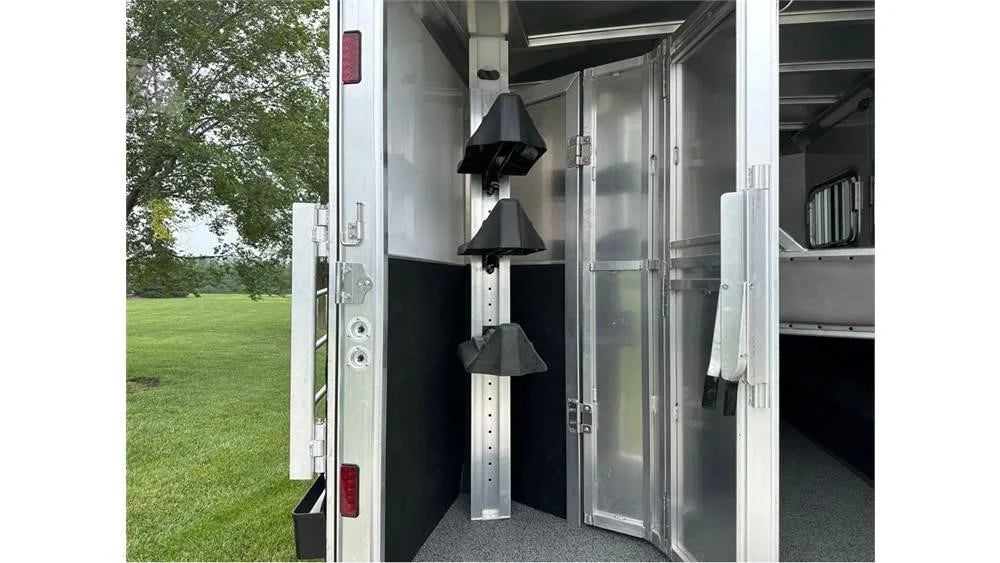 3 LQ Featherlite 2023-Pferdeanhänger
