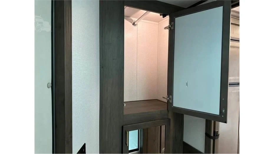 3 LQ Featherlite 2023-Pferdeanhänger